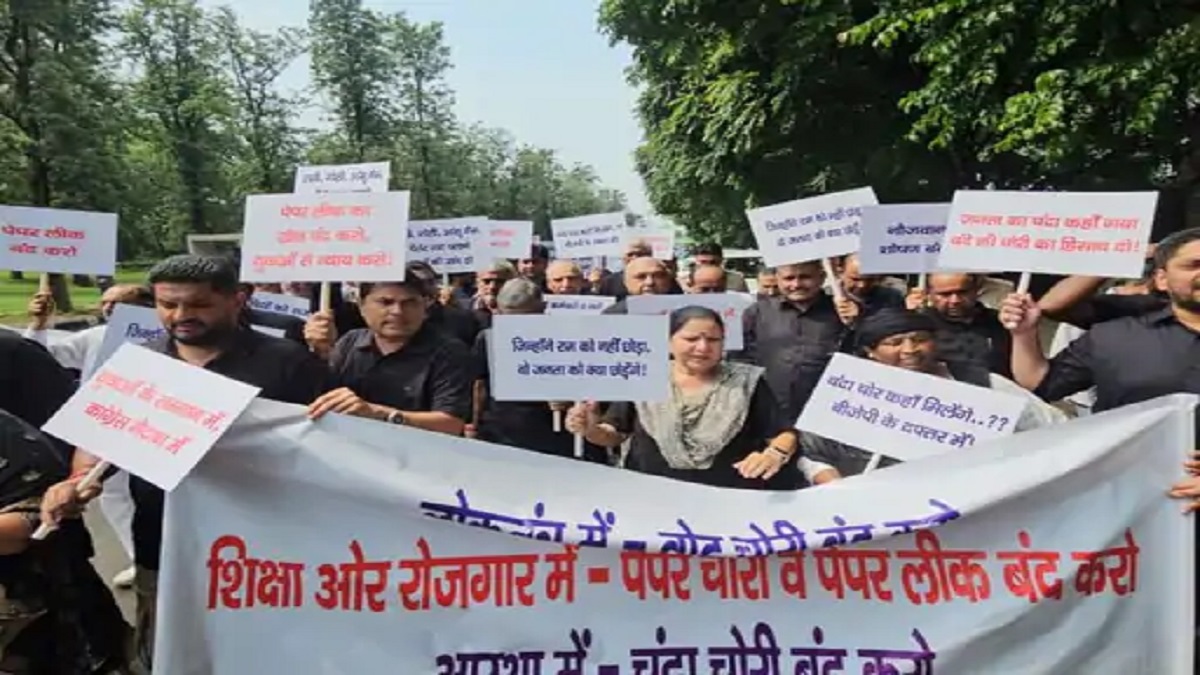 Haryana Assembly Session: काले कपड़ों में पहुंचे कांग्रेसी, गेट पर धक्कामुक्की के बाद सदन में हंगामा
