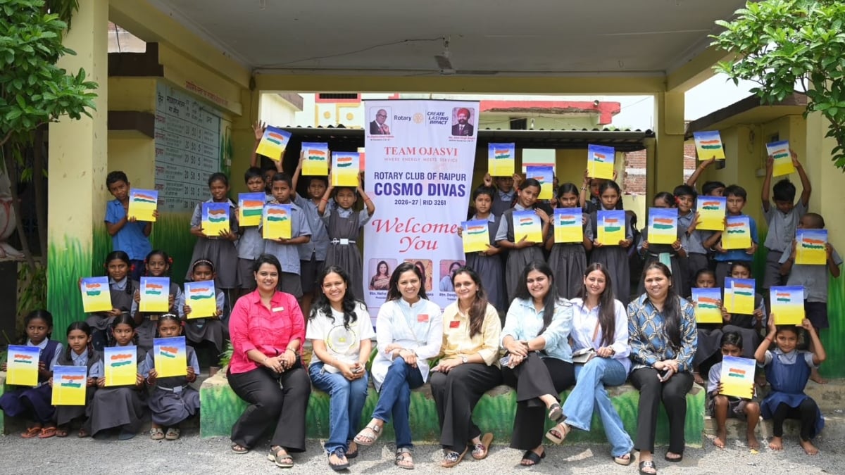 अडॉप्टेड हैप्पी स्कूल में ट्राइकलर ट्रिब्यूट पेंटिंग वर्कशॉप: रोटरी क्लब रायपुर कॉस्मो डिवाज़ ने किया आयोजन