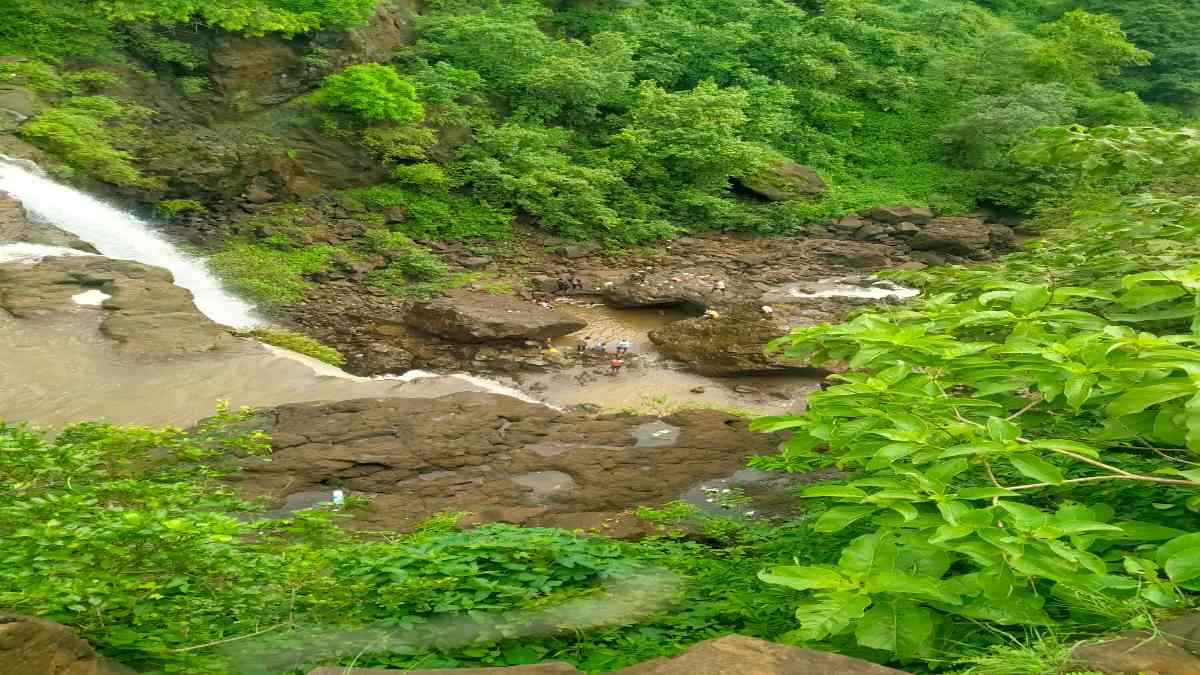 दर्दनाक हादसाः सेल्फी लेते समय फिसला पैर, वाटरफॉल में डूबने से 21 वर्षीय युवक की मौत