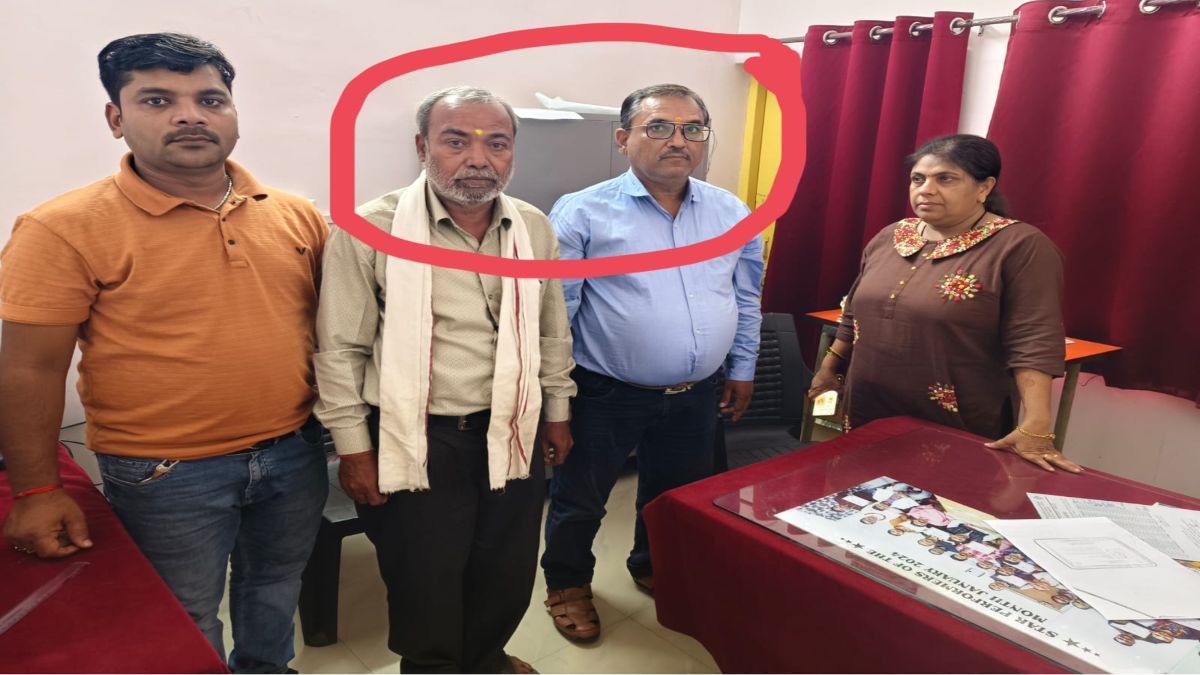 लोकायुक्त की बड़ी कार्रवाई, 12 हजार रिश्वत लेते जूनियर इंजीनियर और लाइनमैन रंगे हाथों गिरफ्तार