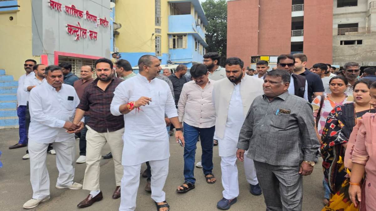 राहुल गांधी के ‘छात्रों की गूंज’ पर सियासी घमासान ! परमिशन अटकी, कांग्रेस बोली-‘ईंट से ईंट बजा देंगे’ तीन दिन से अधिकारियों के चक्कर काट रही कांग्रेस