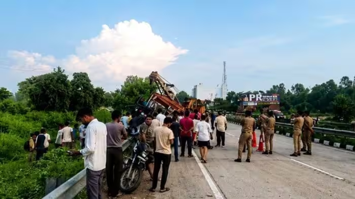 लखनऊ में 15 अगस्त के दिन दर्दनाक हादसा: ओवरलोड ट्रैक्टर-ट्रॉली पलटी, 4 मजदूरों की मौत से मचा कोहराम