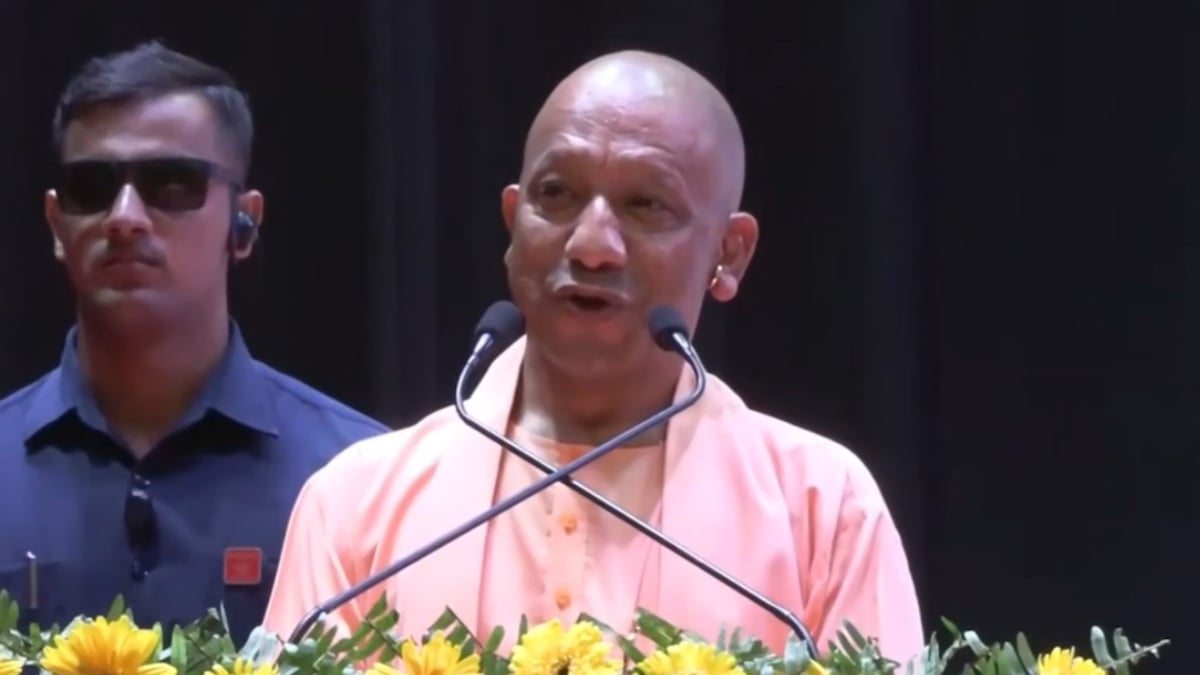 ‘मिसाइल दुबई में गिर रही थी, चिल्लाहट यहां मची थी’… योगी आदित्यनाथ के बयान से गरमाई यूपी की सियासत