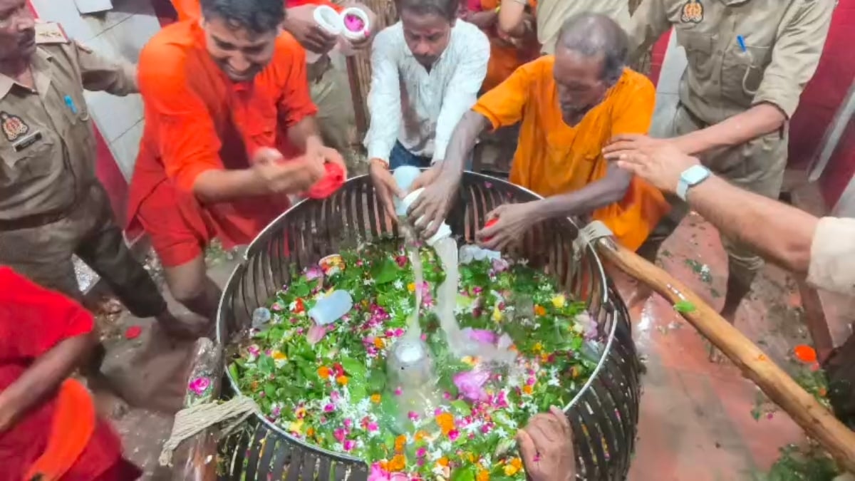 सावन के आखिरी सोमवार पर शिवमय हुई रामनगरी, सरयू से नागेश्वरनाथ तक उमड़ा आस्था का सैलाब