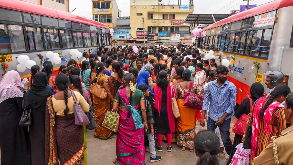 रक्षाबंधन पर यूपी में फ्री बस यात्रा का रिकॉर्डः 9.26 लाख लोगों ने उठाया फायदा, 6 लाख से ज्यादा महिलाएं शामिल