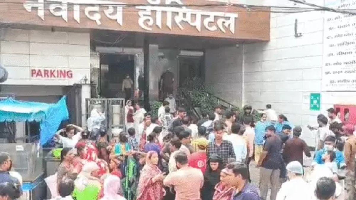 बरेली के नवोदय हॉस्पिटल में लगी आग, धुएं से मची भगदड़; बच्चों को गोद में लेकर भागे परिजन