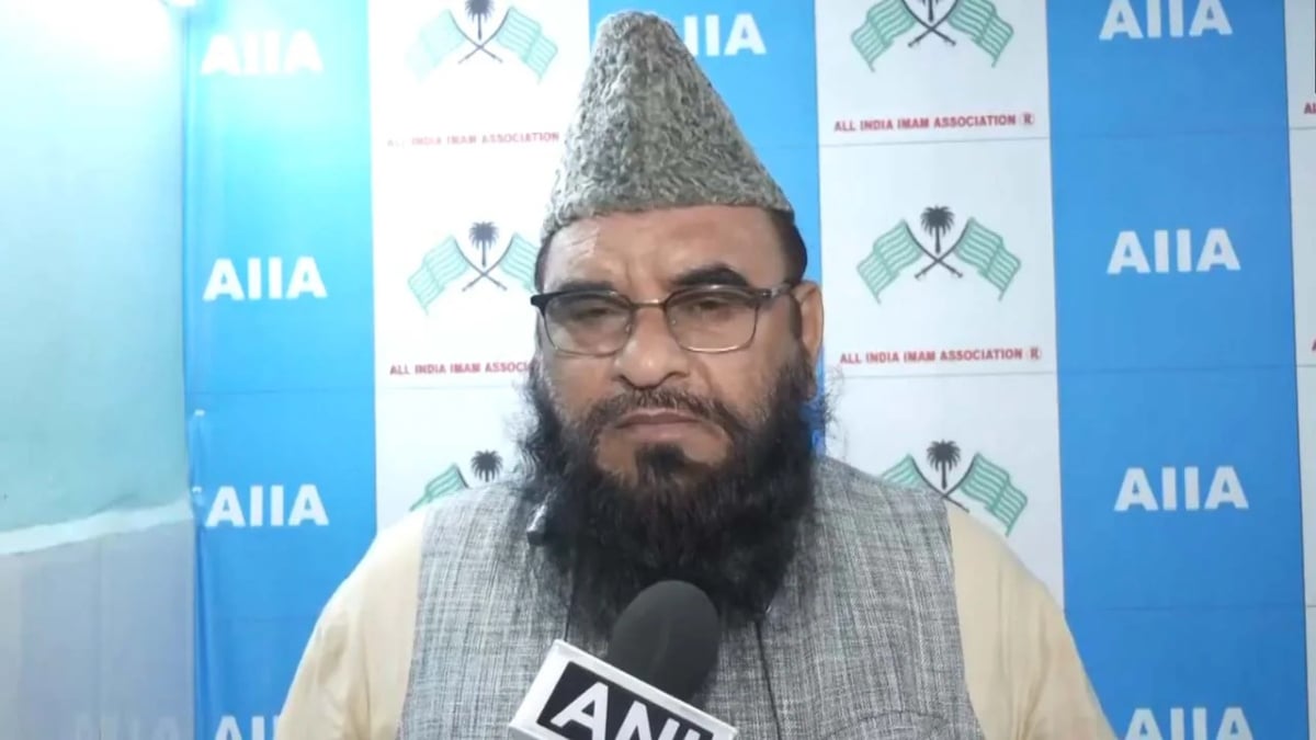 ‘कांवड़िए आतंकवादी हैं’ टिप्पणी से मचा बवाल, डिंपल विवाद के बाद फिर घिरे मौलाना साजिद रशीदी
