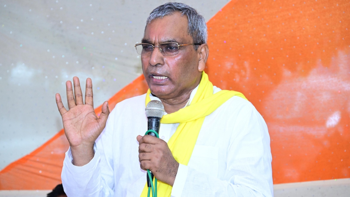 ‘कृष्ण के वंशज होते तो मौलाना पर चढ़ बैठते’, ओमप्रकाश राजभर का अखिलेश पर तंज