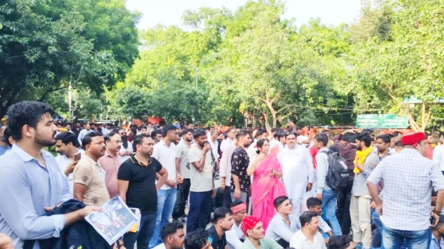 ‘हम नहीं हटेंगे…’ जंतर-मंतर पर उमड़े जनरल कोटे के हजारों लोग, आरक्षण के खिलाफ किया हल्ला बोल