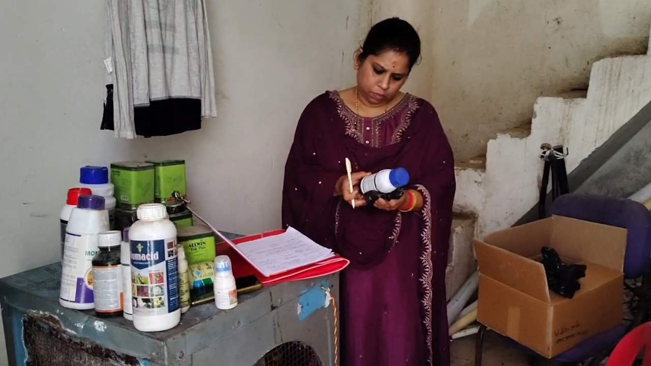 कृषि विभाग की कार्रवाई: मकान के बेसमेंट से बड़ी मात्रा में कीटनाशक और कृषि दवाएं बरामद, मालिक फरार…