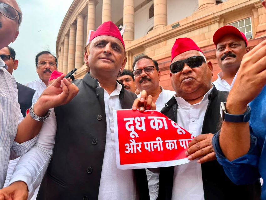 FCRA-परिसीमन बिल… संशोधन या ‘संस्थाओं का अपहरण’? अखिलेश यादव के बयान से मचा सियासी भूचाल!