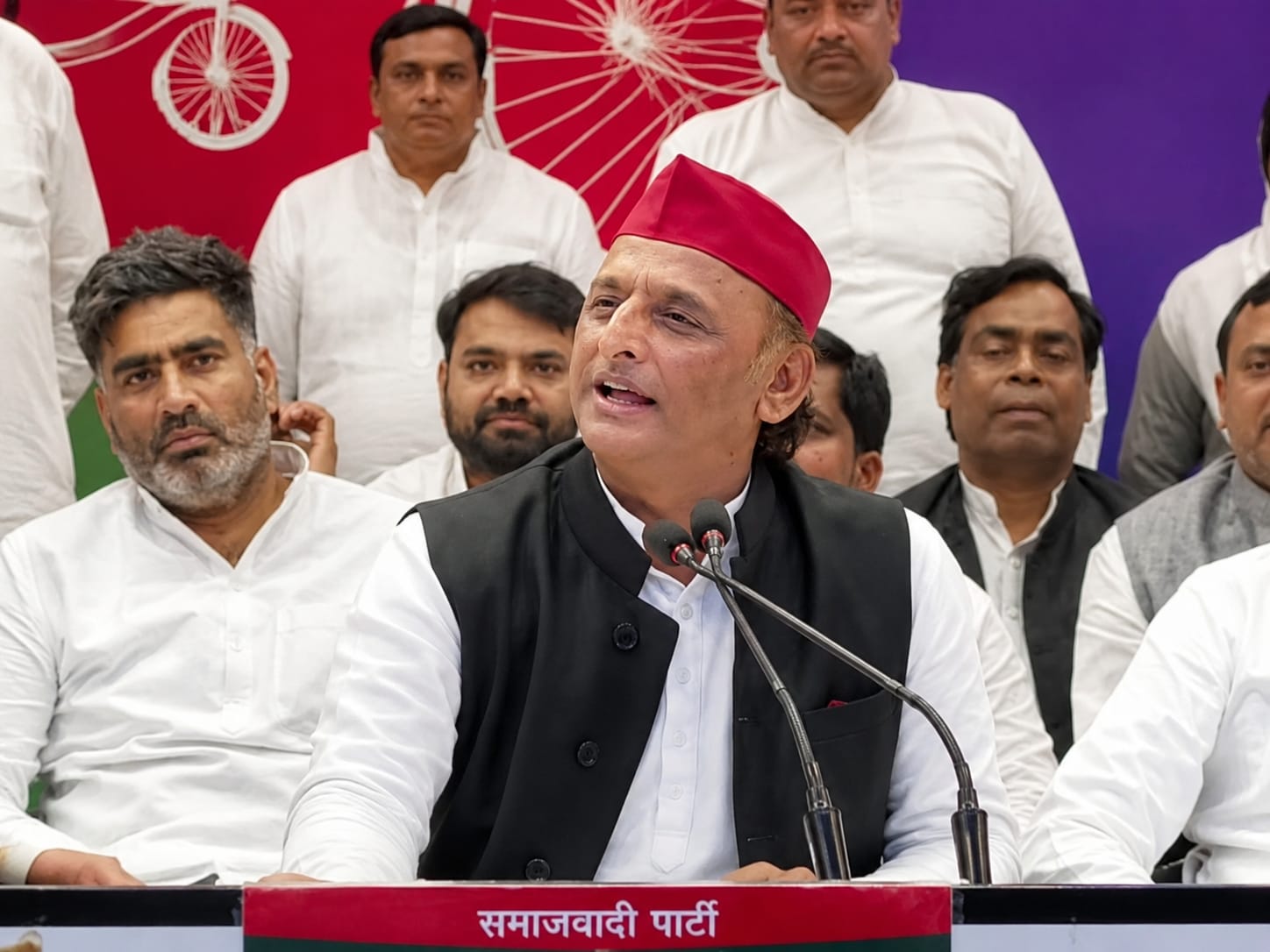 ’10 साल में 26,000 स्कूल बंद!’: विधानसभा घेरने से पहले अखिलेश यादव का ‘मास्टरस्ट्रोक’, कटघरे में योगी सरकार