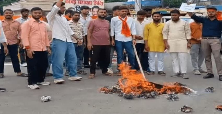 बरेली की सड़कों पर उतरा ‘छात्र आक्रोश’! ABVP कार्यकर्ताओं का उग्र प्रदर्शन, झारखंड के सीएम का फूंका पुतला