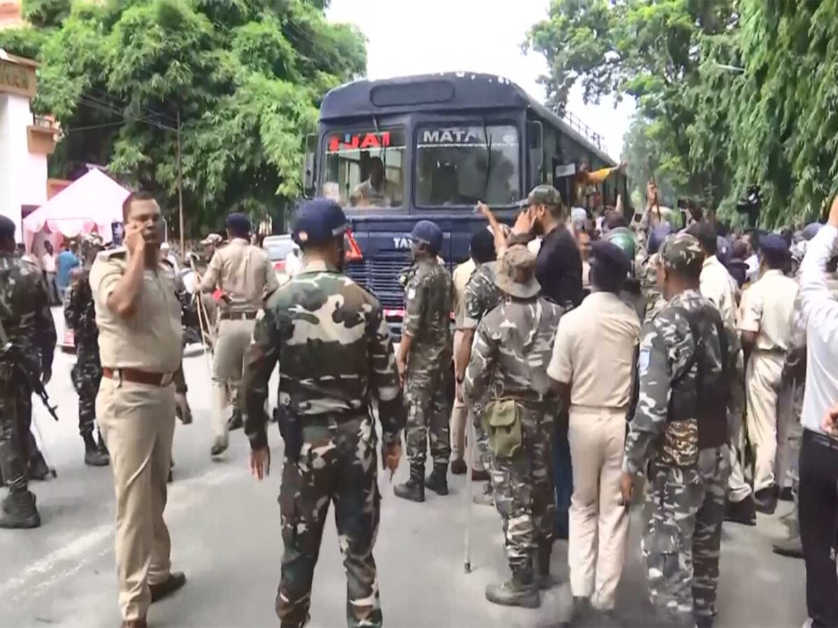 JPSC-JSSC Protest: बाबूलाल मरांडी समेत BJP के कई नेता हिरासत में, छात्रों पर कार्रवाई के खिलाफ दी सड़क पर उतरने की चेतावनी
