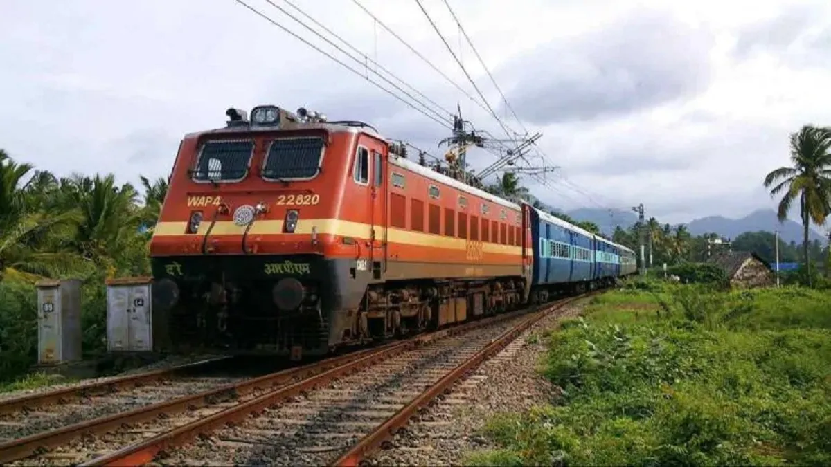 Chakradharpur Railway News: विकास कार्यों के चलते कई ट्रेनें रद्द, यात्रियों की बढ़ी परेशानी; टाटानगर समेत इन स्टेशनों पर सबसे ज्यादा असर