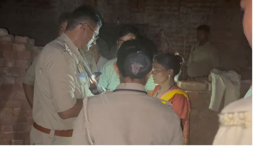 घर के भीतर गड्ढा खोदकर गाड़ दी प्रेमी की लाश! बदबू से खुला पति-पत्नी की खौफनाक साजिश का राज