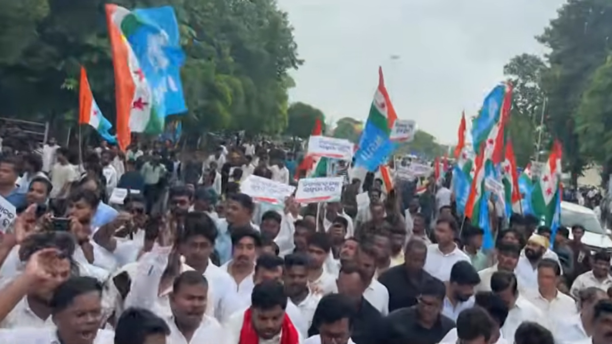 भुवनेश्वर के लोअर पीएमजी पर छात्र कांग्रेस का जोरदार प्रदर्शन, शिक्षा मंत्री नित्यानंद गोंड के इस्तीफे की मांग