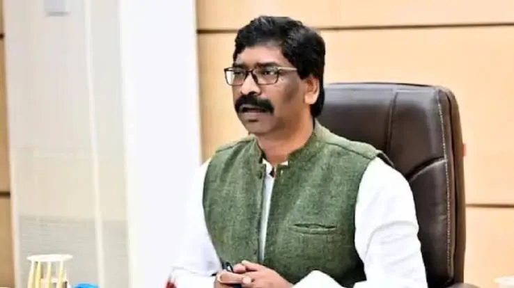 CM हेमंत सोरेन को धमकी वाला VIDEO वायरल: FIR के बाद युवक गिरफ्तार, ‘टीम भैरव’ की T-SHIRT पर भी बवाल