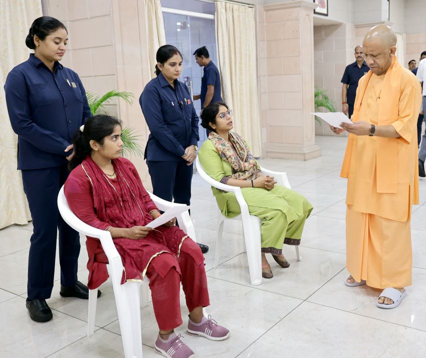 विधानसभा सत्र और सावन पूजा के बीच लगा दरबार, शिकायतों पर CM योगी ने पुलिस कप्तानों की जवाबदेही तय करने के दिए निर्देश