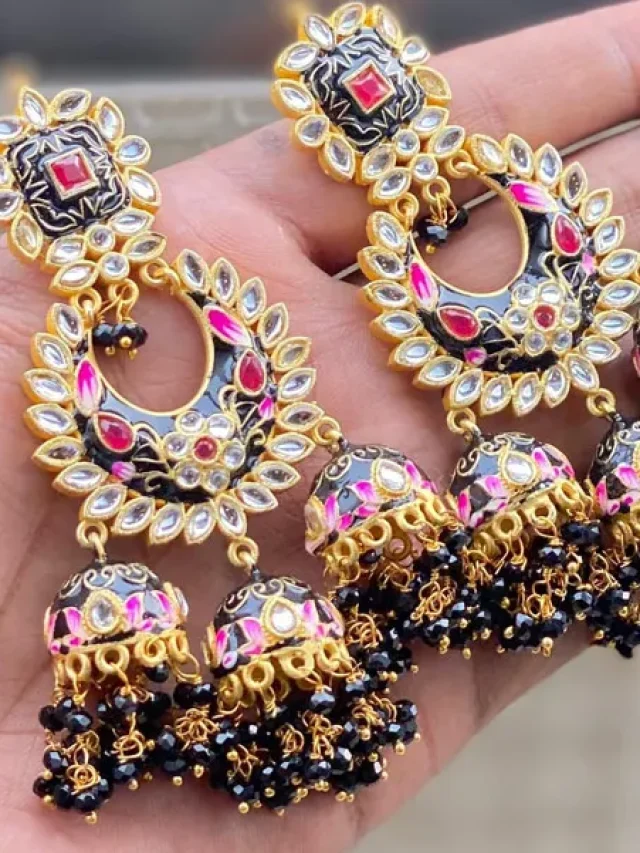 Rakhi Jewellery: राखी पर सूट के साथ पेयर करें ये ट्रेंडी मीनाकारी झुमका