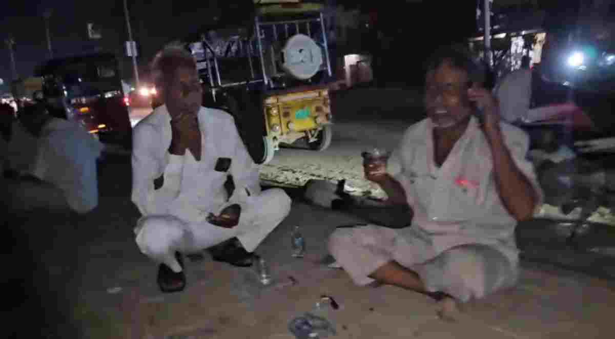 डबरा में शराब दुकानों के बाहर शाम होते ही सड़कों पर झलकाए जा रहे जाम, सरकार के 2.0 नशा मुक्ति अभियान की अनदेखी