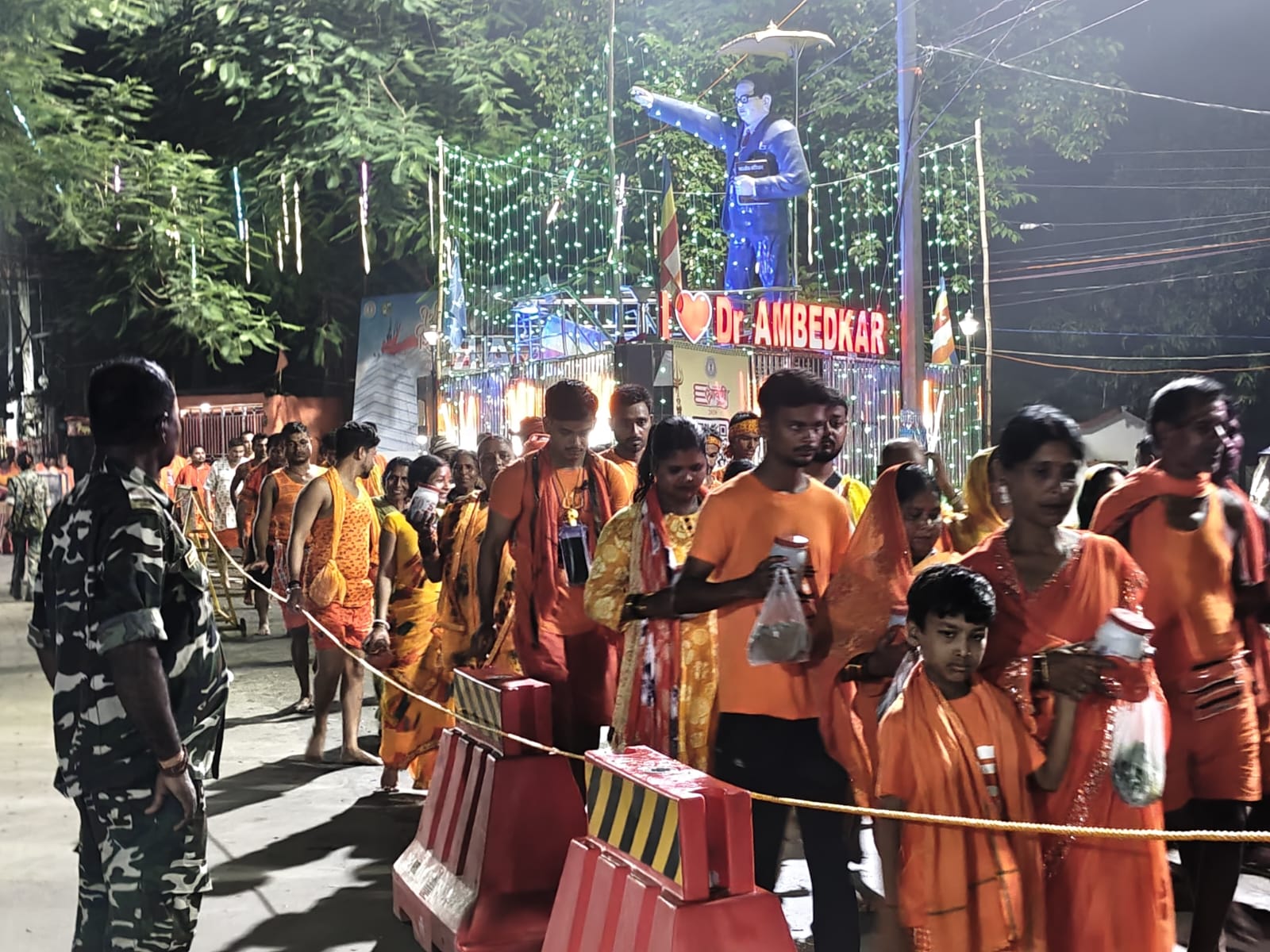 श्रावणी मेले की पहली सोमवारी पर बाबा बैद्यनाथ धाम में उमड़ा आस्था का सैलाब, दो लाख श्रद्धालुओं के जलार्पण की उम्मीद, 10 किमी लंबी कतार