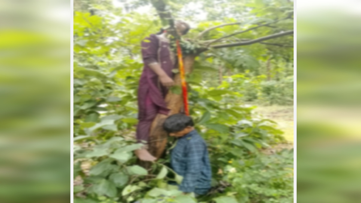 प्रेमी जोड़े ने की आत्महत्या: पेड़ पर एक ही दुपट्टे से लटकी मिली लाश, पुलिस कर रही मामले की जांच