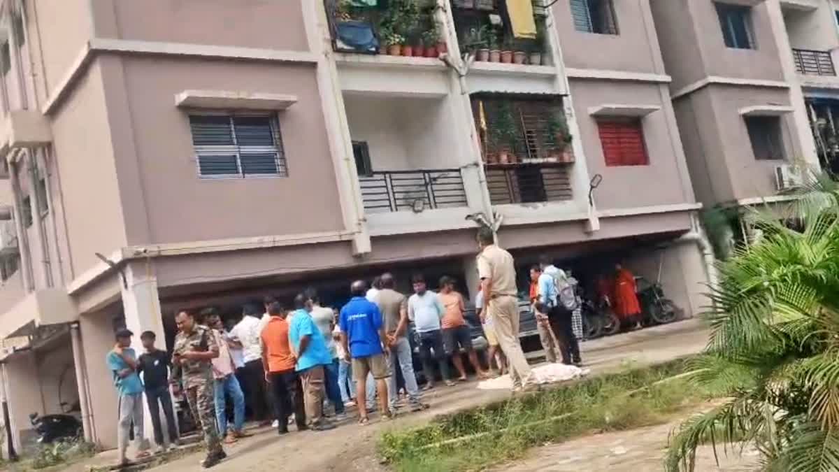 गम्हरिया में बहुमंजिला फ्लैट से गिरी 20 वर्षीय युवती, मौके पर ही मौत, जांच में जुटी पुलिस