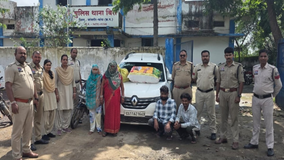 बड़ी कार्रवाई: 2 महिला सहित 4 आरोपी अरेस्ट, कार और बाइक समेत भारी मात्रा में गांजा जब्त