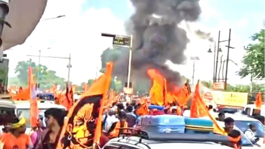 हरिद्वार हाईवे पर कांवड़ियों की बाइकें बनीं आग का गोला, दो जगह मची अफरा-तफरी