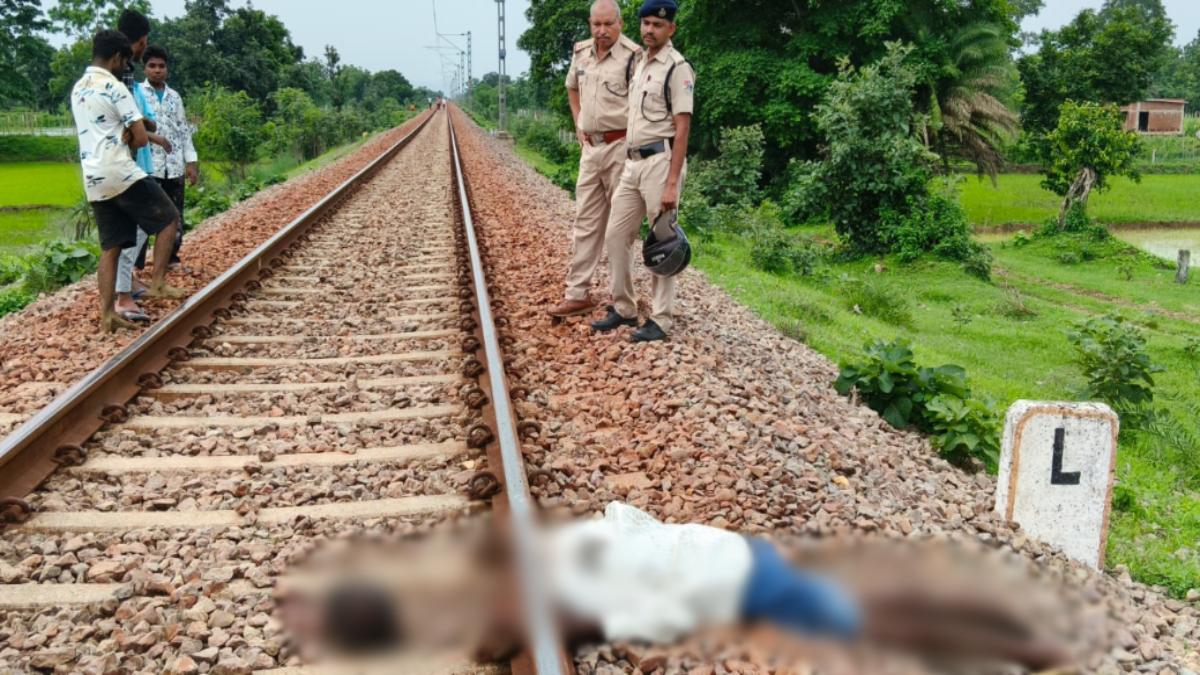 CG News: ट्रेन के सामने लेटकर बुजुर्ग ने दी जान, सिर धड़ से हुआ अलग