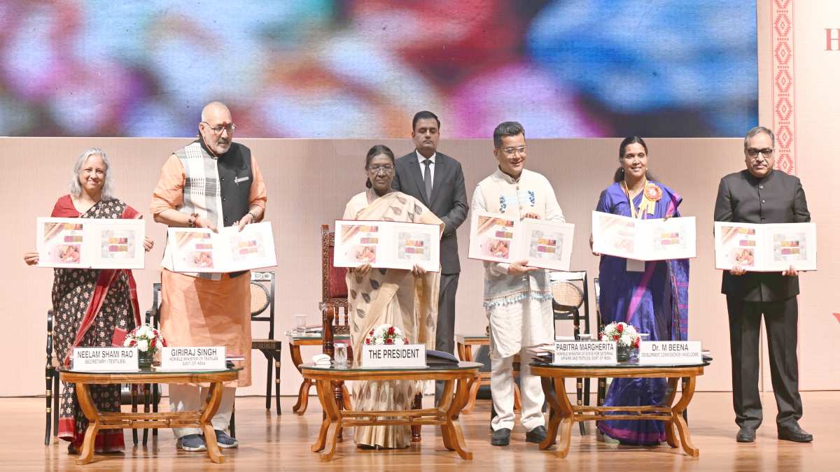 राष्ट्रीय हथकरघा दिवस : राष्ट्रपति ने ओडिशा के दो मास्टर बुनकरों को सर्वोच्च राष्ट्रीय सम्मान से किया सम्मानित
