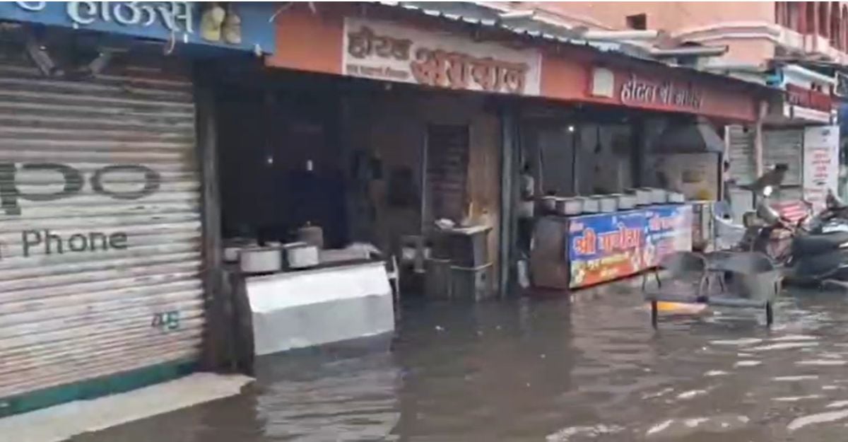 खंडवा में बारिश का तांडव: सुक्ता और राजगढ़ डैम के गेट खुले, निचले इलाकों में घुसा पानी, 2 दिन स्कूलों की छुट्टी, मंडी और स्कूल में बनाए राहत शिविर