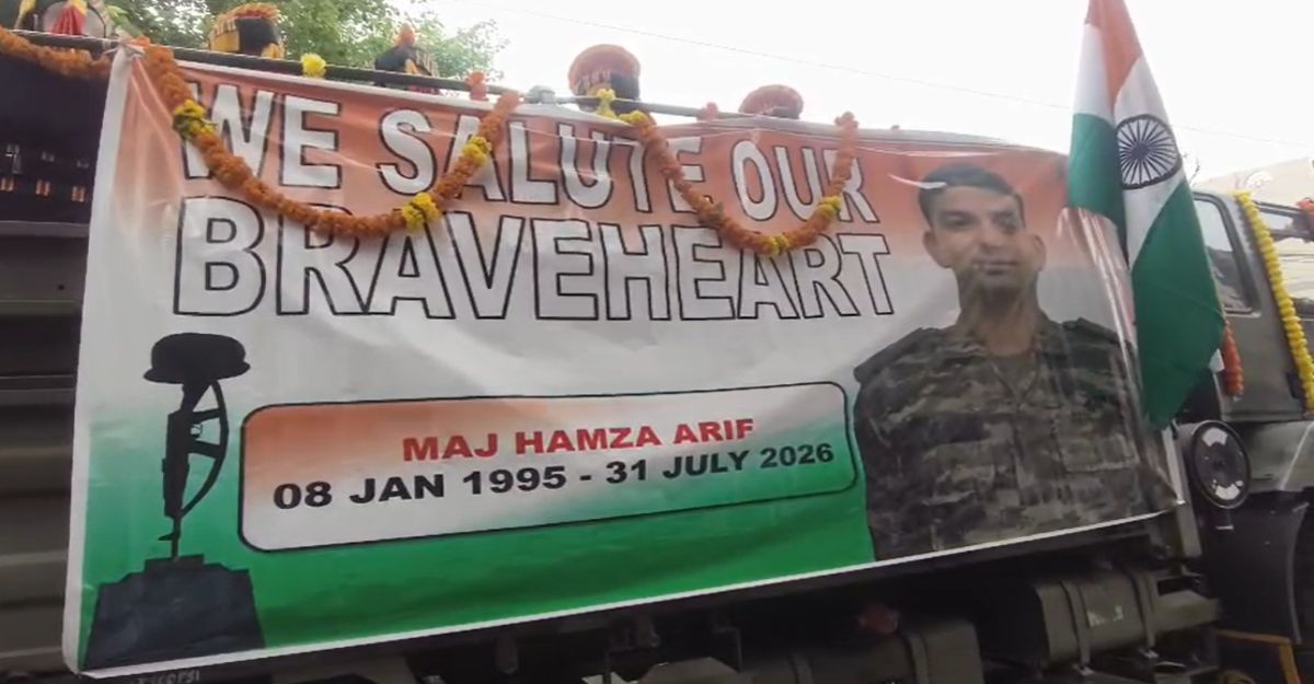 शहीद मेजर हाजमा आरिफ का पार्थिव शरीर पहुंचा इंदौरः अंतिम दर्शन के लिए उमड़ा जनसैलाब, जैसलमेर में हुए थे सड़क हादसे के शिकार