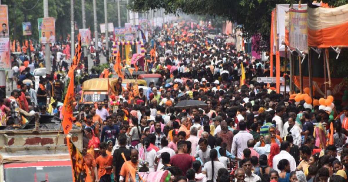 आस्था का ज्वारः शिवालयों की घंटियों संग गूंजा बम-बम भोले, मंदिरों में सजी भक्ति की अनूठी छटा