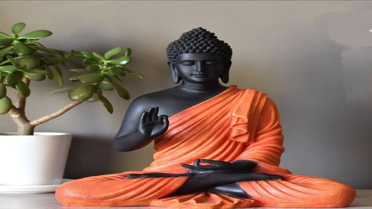 घर में बुद्ध प्रतिमा रखने के चमत्कारी फायदे जानेंगे तो तुरंत ले आएंगे …