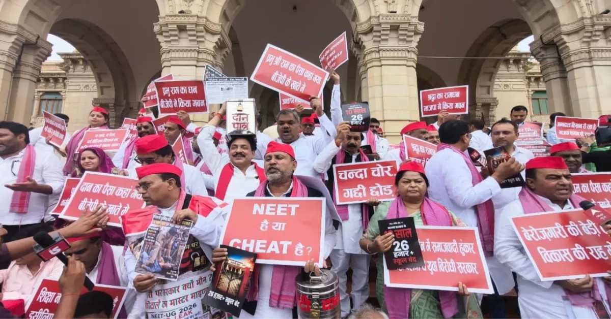 चर्चा से बचकर रहना है! राम मंदिर चढ़ावा मुद्दे पर सदन में हंगामा, विपक्ष ने प्रदर्शन कर जमकर की नारेबाजी