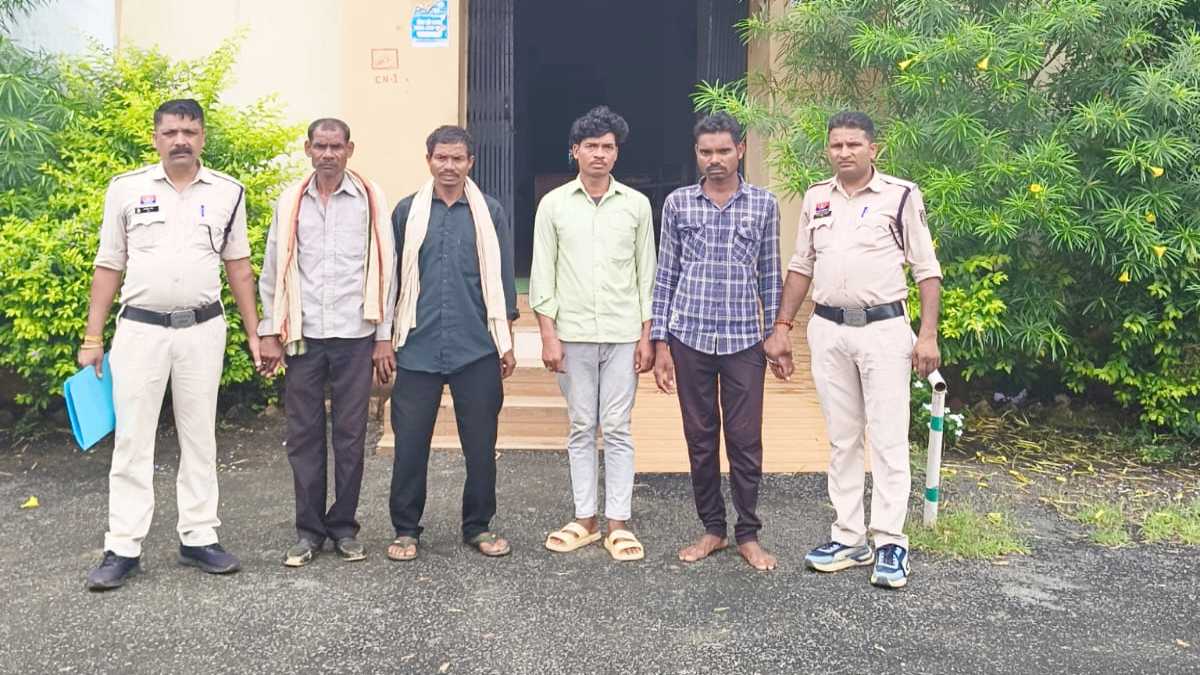CG Crime : बस छूटने पर दूसरी गाड़ी का इंतजार कर रही महिला से गैंगरेप, चार दरिंदे गिरफ्तार