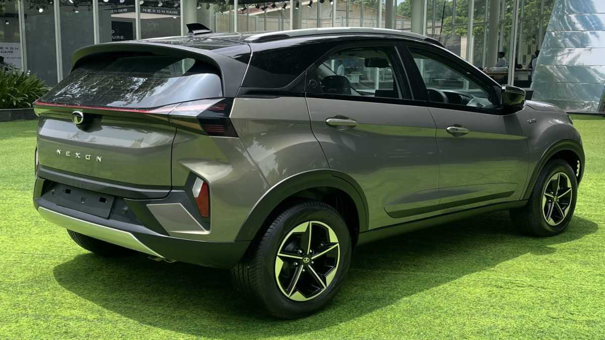 टाटा मोटर्स का बड़ा धमाका : धांसू फीचर्स और नए लुक के साथ लॉन्च हुई Tata Nexon CAMO Edition, जानें कीमत और खूबियां