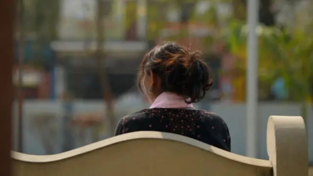 13 साल की स्कूली छात्रा की संदिग्ध मौत: फंदे से लटकी मिली लाश, नस कटी और शरीर पर चोट के निशान, हत्या की आशंका