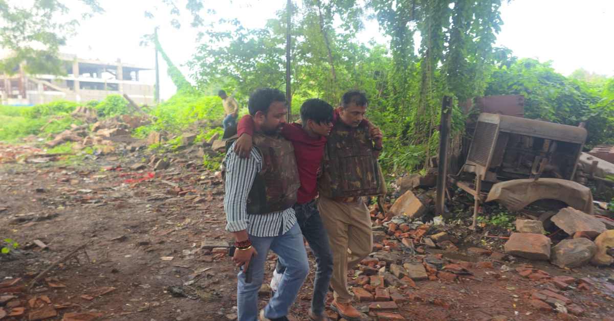 गलती पर गलतीः हत्या के आरोपी पुलिस की पिस्टल लेकर भागा, कर दी फायरिंग, जानिए फिर कानून के रखवालों  ने क्रिमिनल को कैसे दबोचा