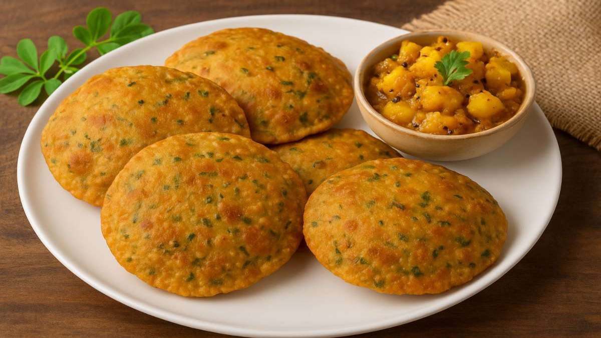 रोज की दाल-रोटी से हो गए हैं बोर? लंच में बनाएं चना दाल की खस्ता मसाला पूड़ी