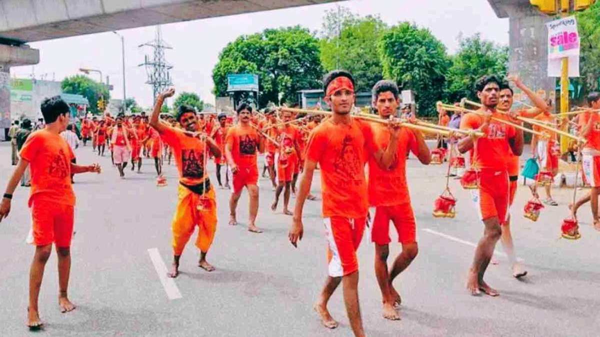 घर बैठे भी मिलेगा कांवड़ यात्रा के बराबर का पुण्य, बस जलाभिषेक करते समय इन नियमों और सही पूजा विधि को अपनाएं …