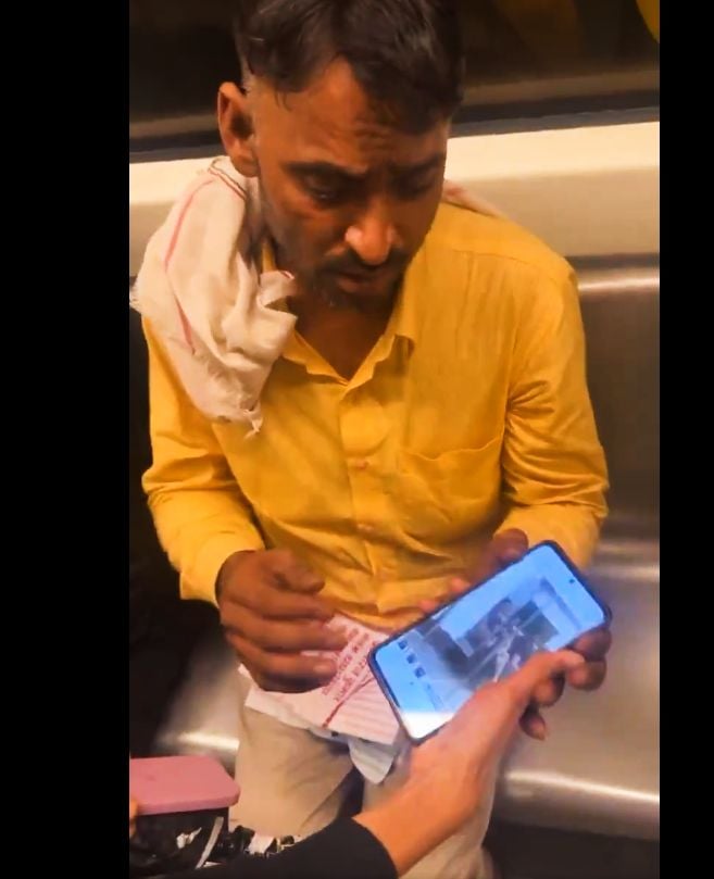 दिल्ली : मेट्रो में लड़कियों को देख वीडियो बनाने लगे ‘अंकल’, भड़की युवती तो किया डिलीट