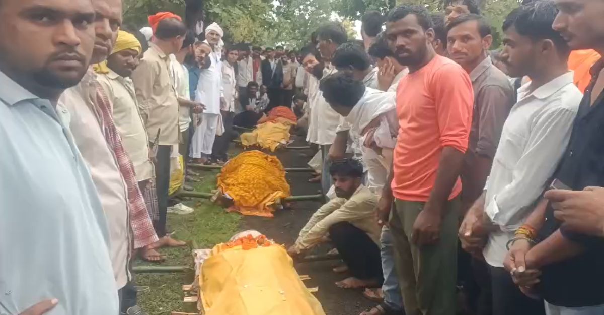एक साथ उठीं 6 अर्थियां तो सबकी आंखें हो गई नमः सारंगपुर हादसे के शिकार परिवार को दी अंतिम विदाई, गांव में पसरा मातम