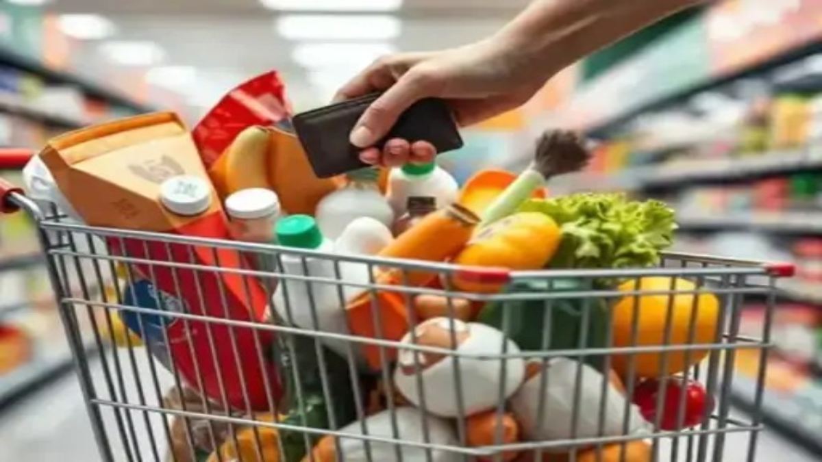 Retail Inflation : जुलाई में महंगाई 4.45%, लगातार 7वें महीने बढ़ी, खाने-पीने की चीजें महंगी