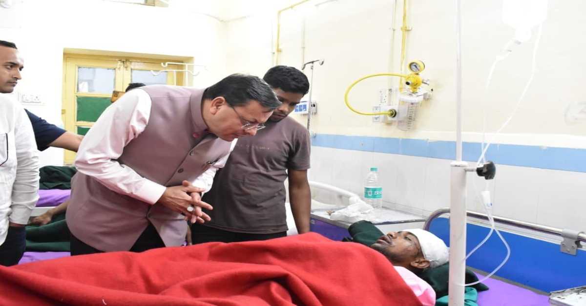 THDC टनल हादसे में घायल श्रमिकों से मिलने अस्पताल पहुंचे CM धामी, चिकित्सकों को बेहतर से बेहतर सुविधा देने के दिए निर्देश