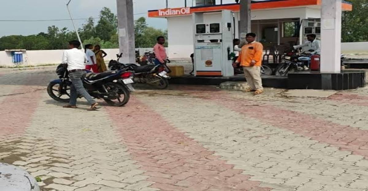 Jabalpur News: इंजीनियरिंग छात्र निकला पेट्रोल पंप डकैती का मास्टरमाइंड, वहीं ऑनलाइन रिफंड के नाम पर युवती से ₹1 लाख की ठगी