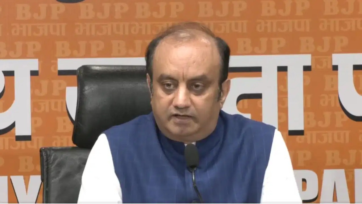 पीएम के ‘दिमागी नक्सल’ बयान पर सियासी बवाल जारी, BJP ने पी चिदंबरम के बयान पर कांग्रेस को घेरा