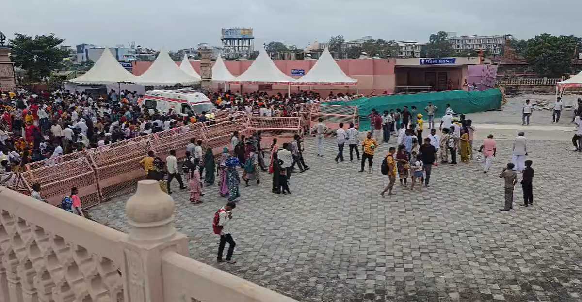 उज्जैन महाकाल मंदिर में बिगड़ी दर्शन व्यवस्था पर प्रबंध समिति ने दी सफाईः प्रशासक प्रथम कौशिक बोले- अफवाहों पर ध्यान न दें